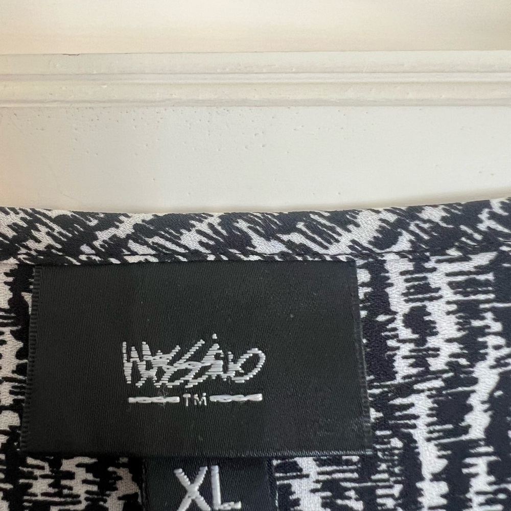 Mossimo Black and White Sheath Dress
Final Markdown - Picture 2 of 4
